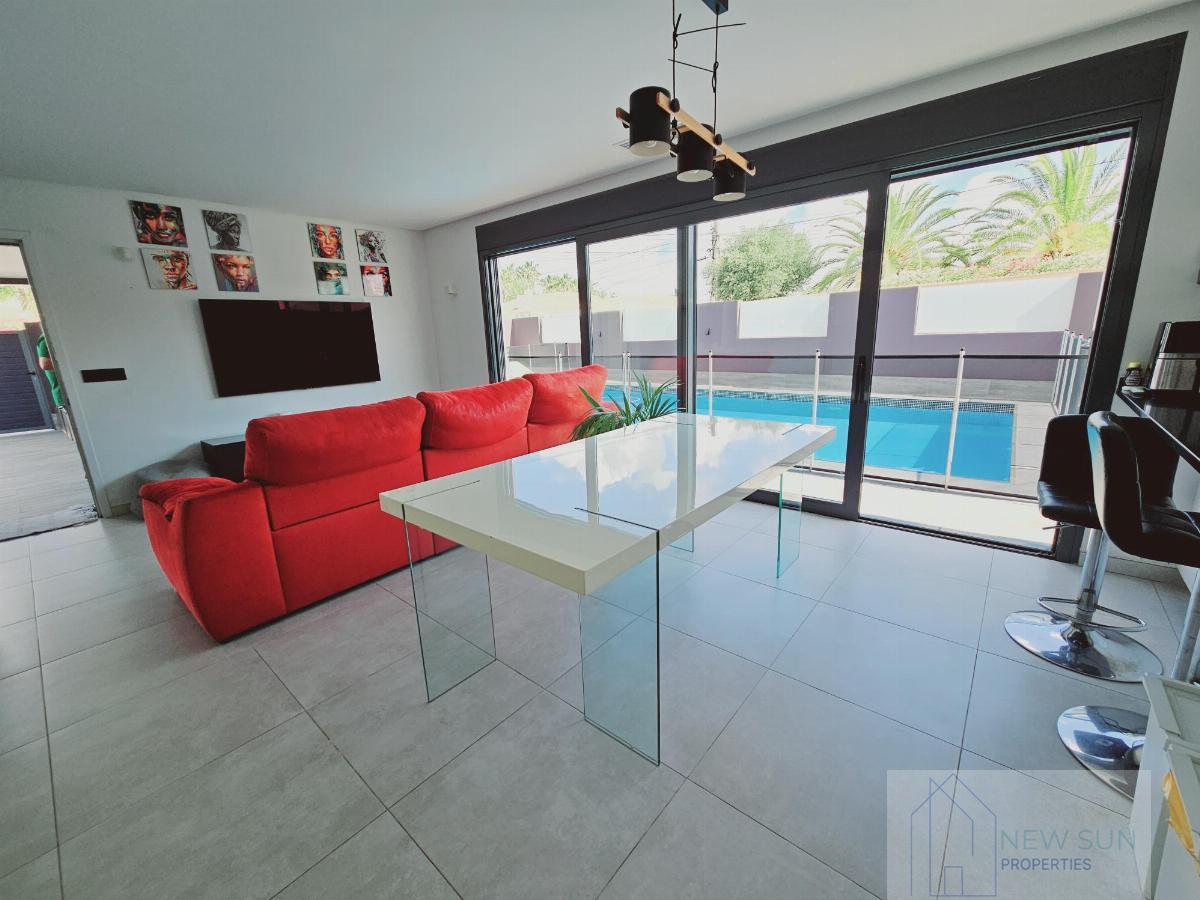 For sale of chalet in Torrevieja