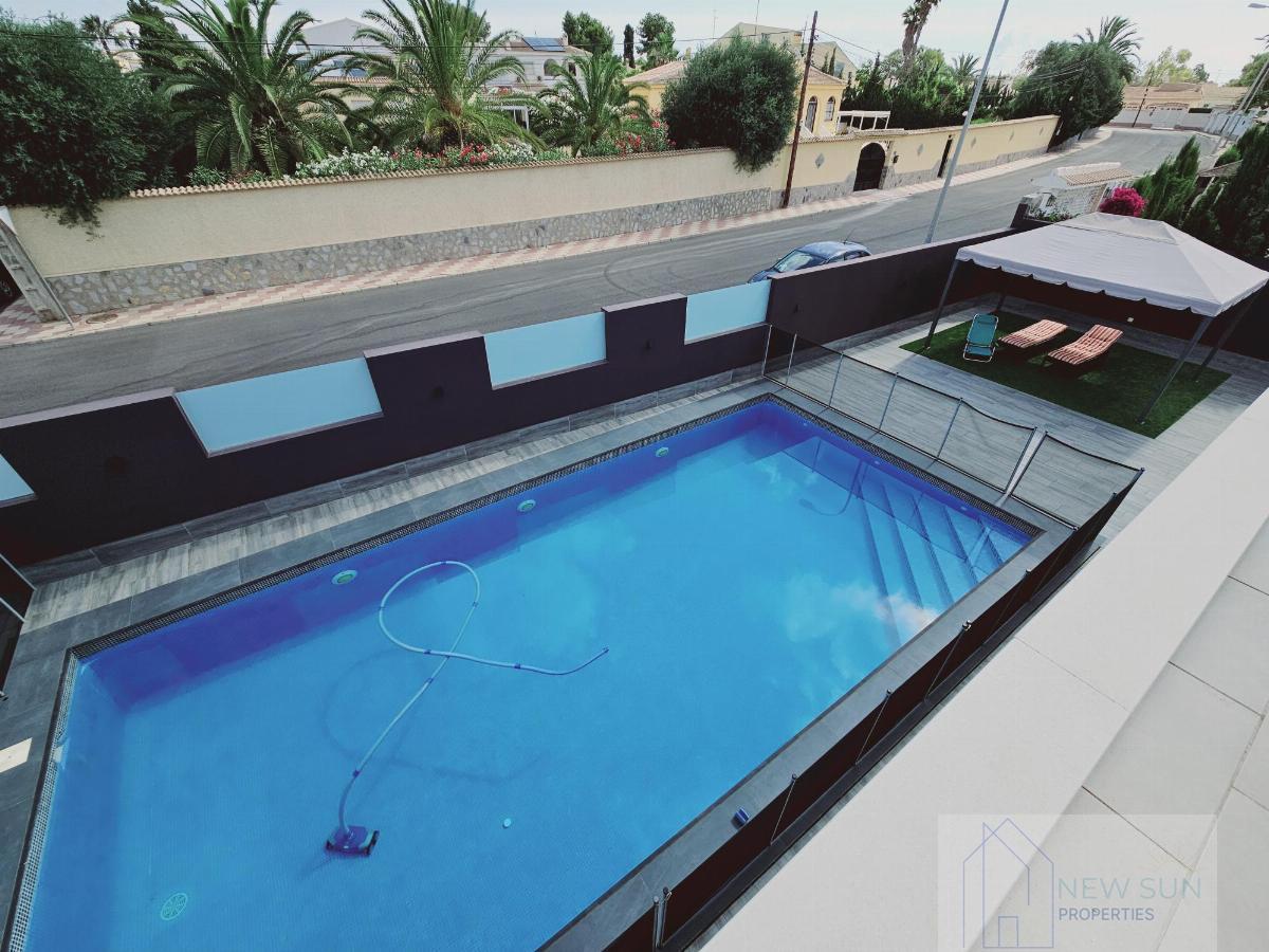 For sale of chalet in Torrevieja