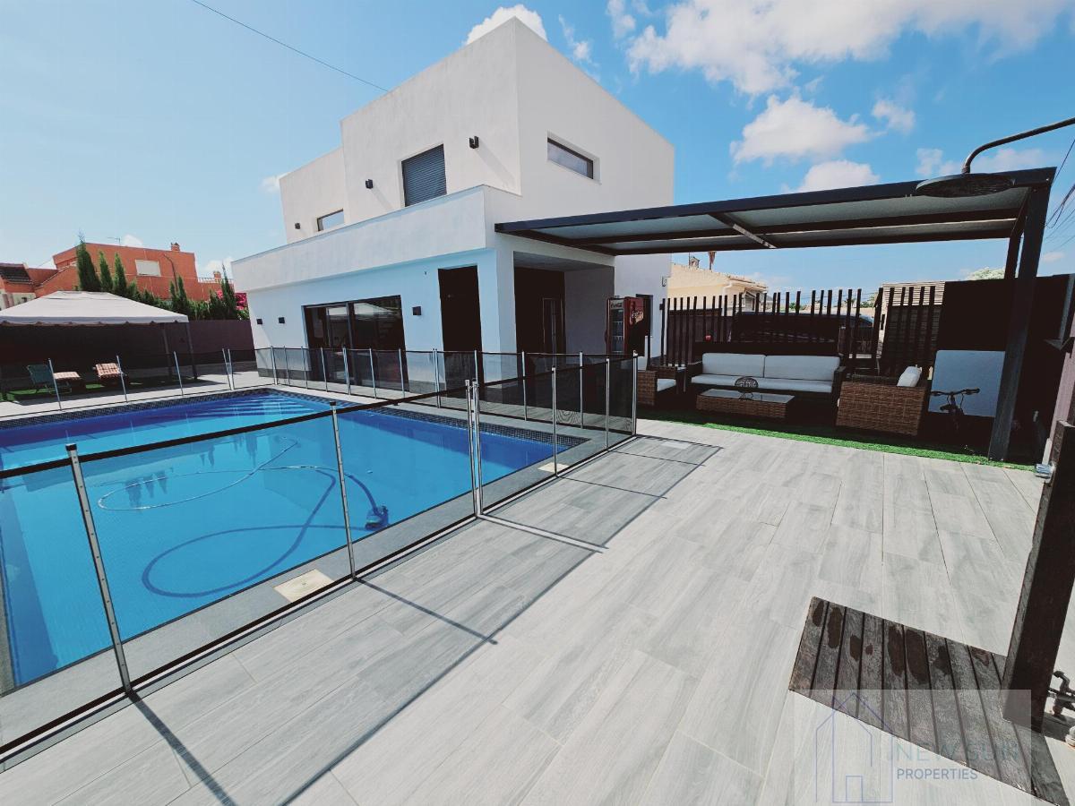 For sale of chalet in Torrevieja
