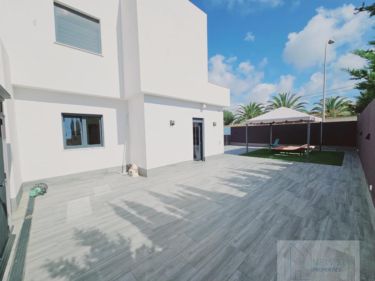 For sale of chalet in Torrevieja