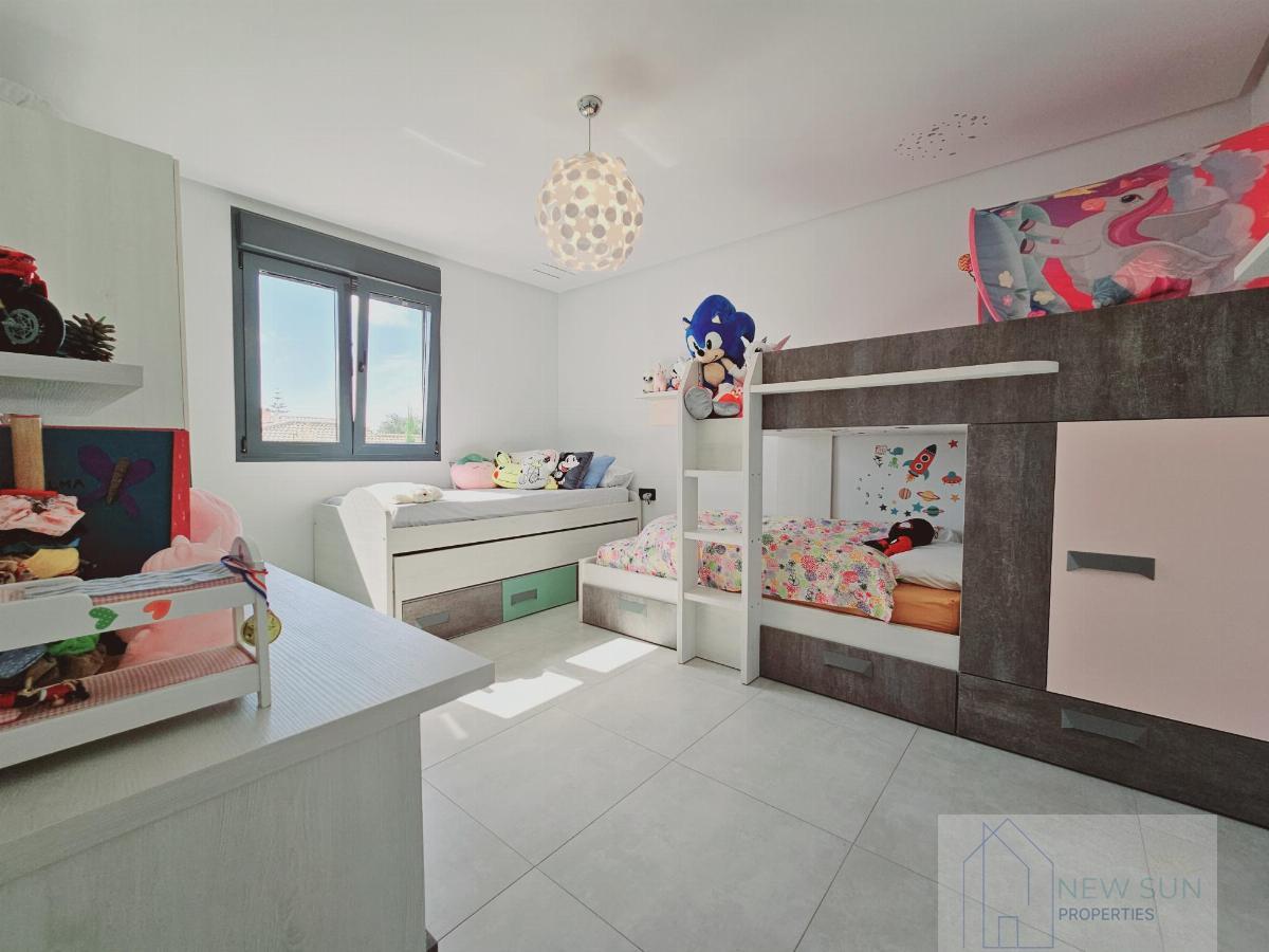For sale of chalet in Torrevieja