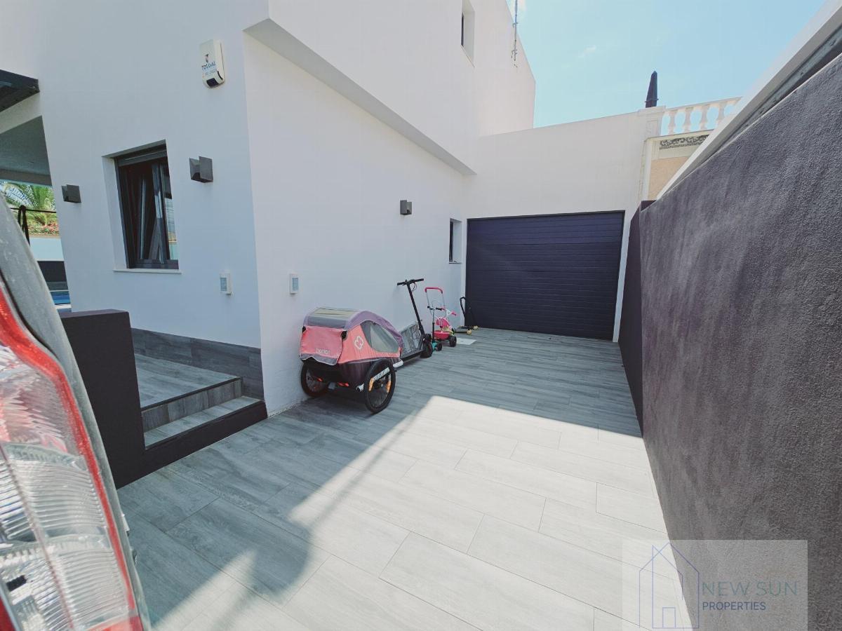 For sale of chalet in Torrevieja
