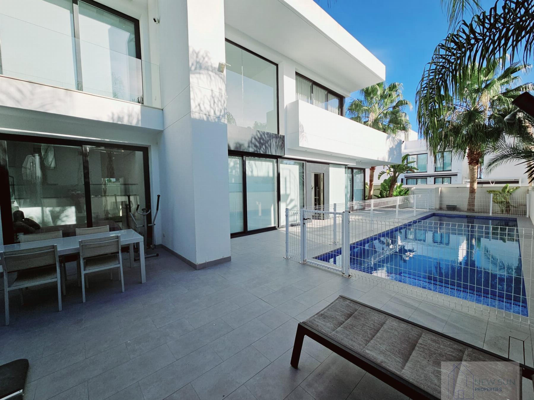 Venta de villa en Rojales