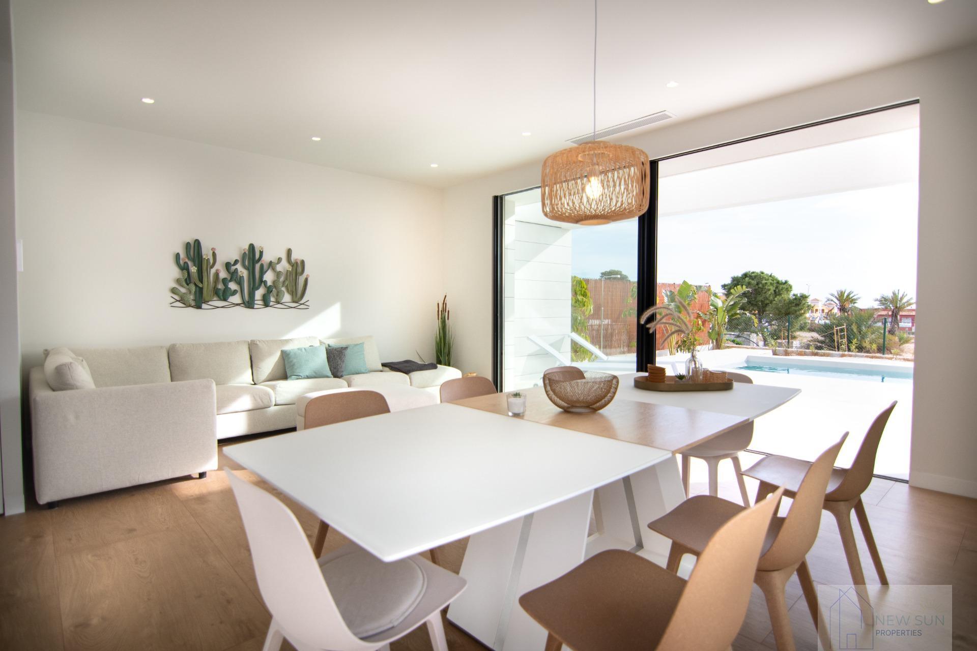 Venta de villa en Los Montesinos