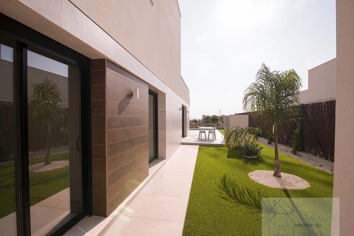 Venta de villa en Los Montesinos