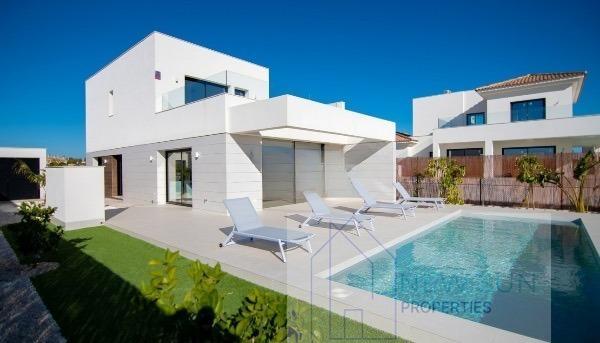 For sale of villa in Los Montesinos