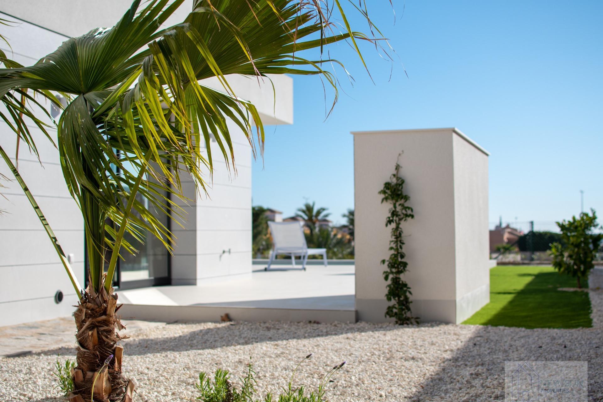 For sale of villa in Los Montesinos