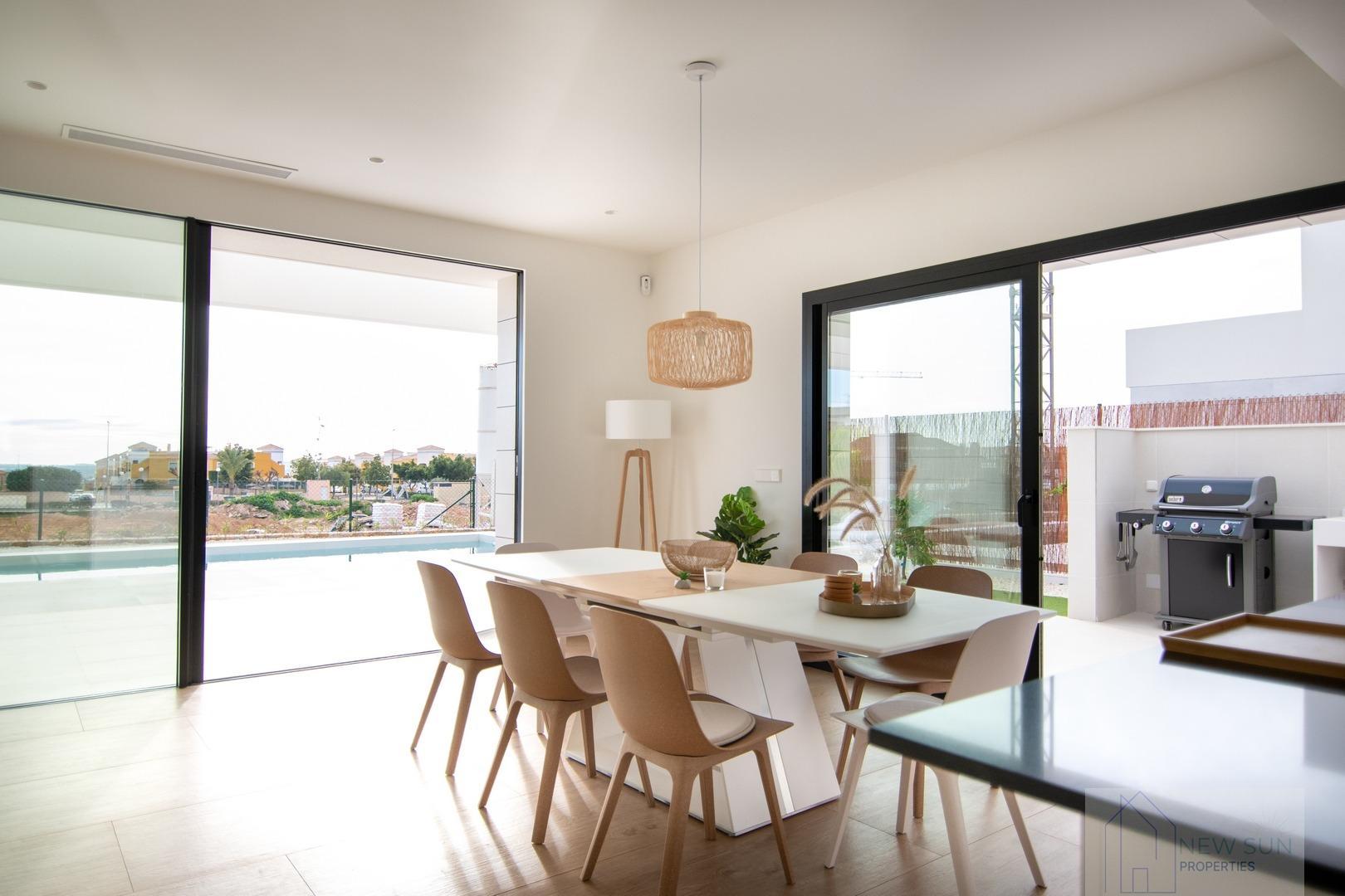 For sale of villa in Los Montesinos