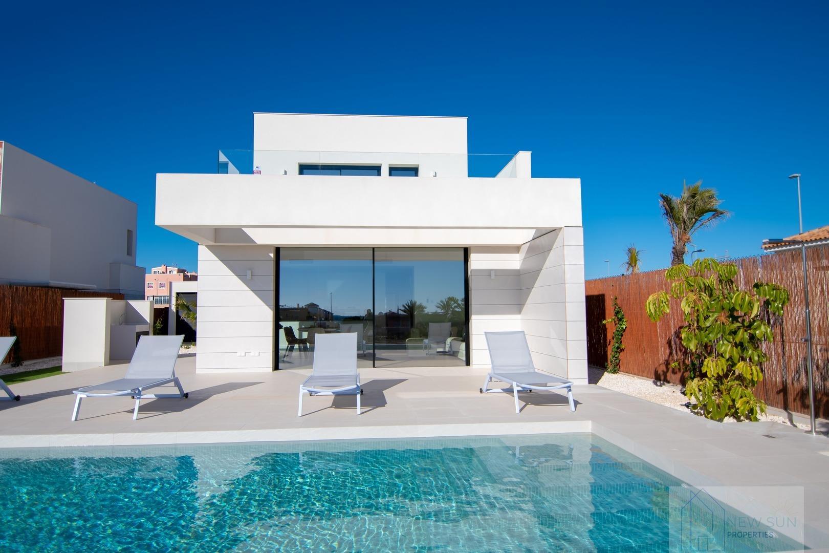 For sale of villa in Los Montesinos