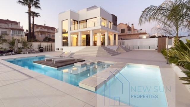 For sale of chalet in Torrevieja