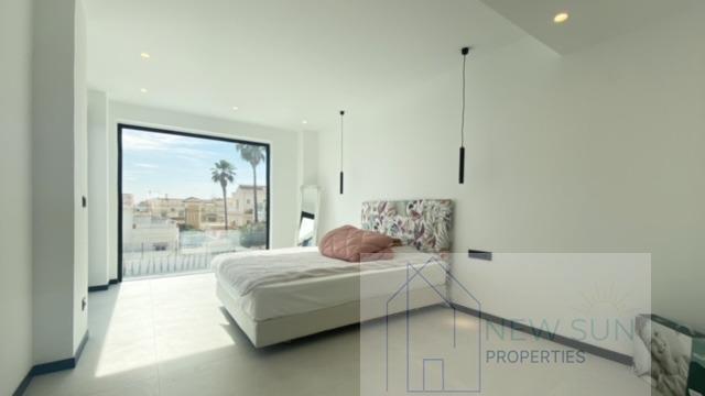 For sale of chalet in Torrevieja