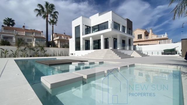 For sale of chalet in Torrevieja