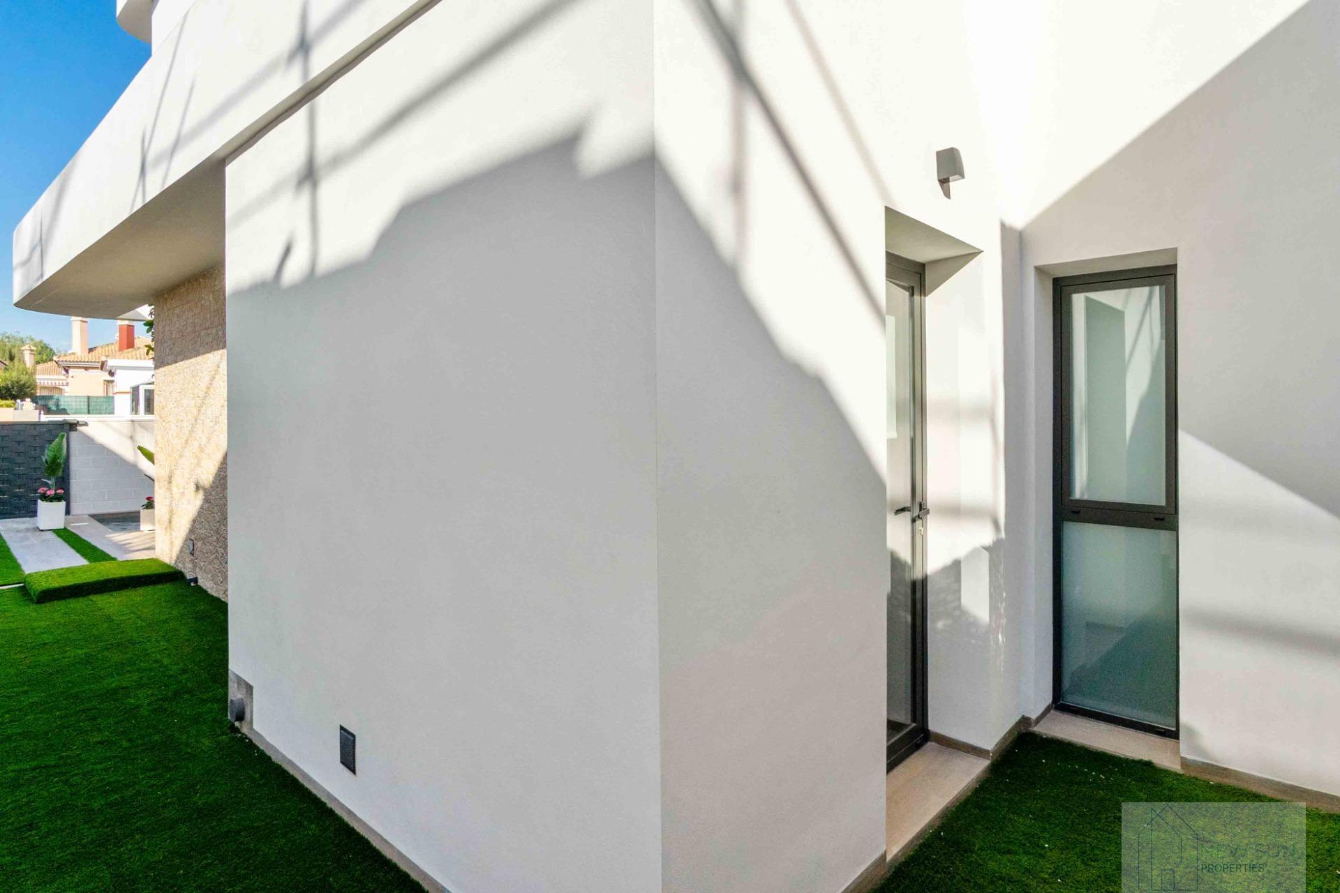 Venta de casa en Los Montesinos