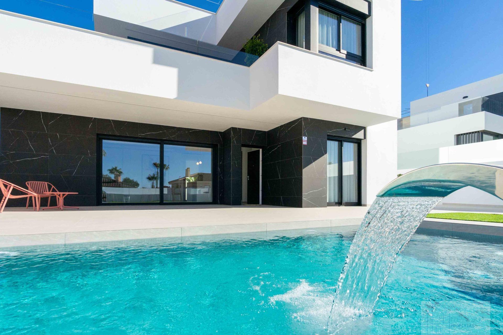 For sale of villa in Rojales