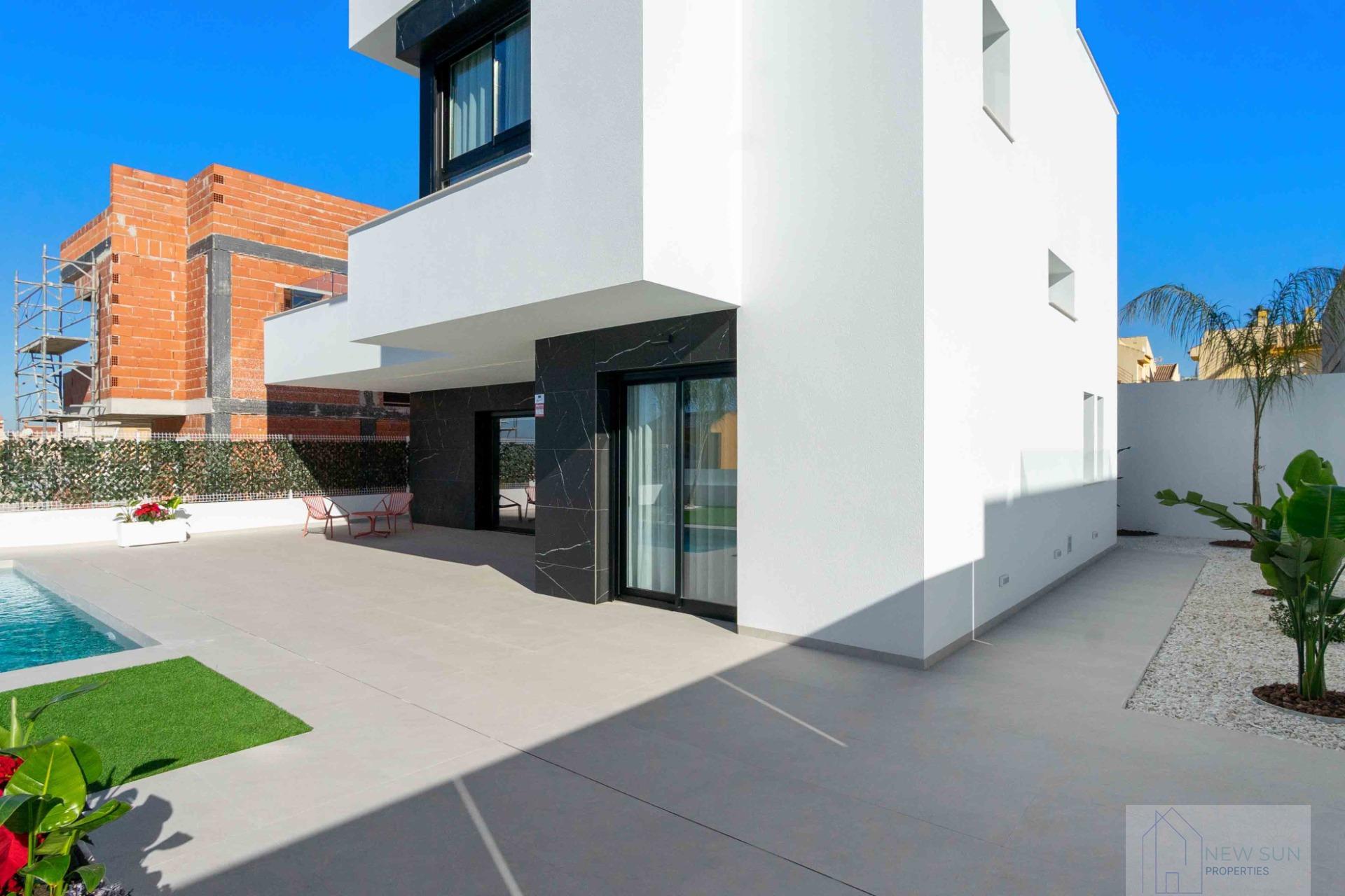 For sale of villa in Rojales