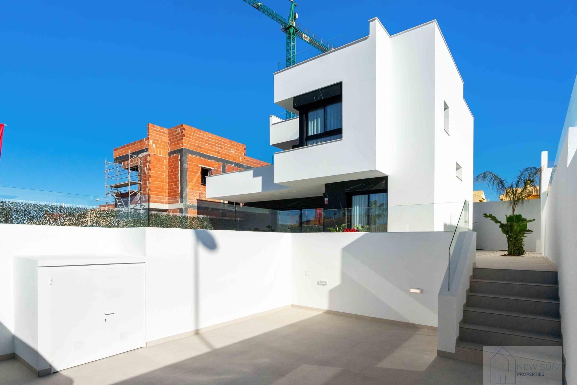 For sale of villa in Rojales