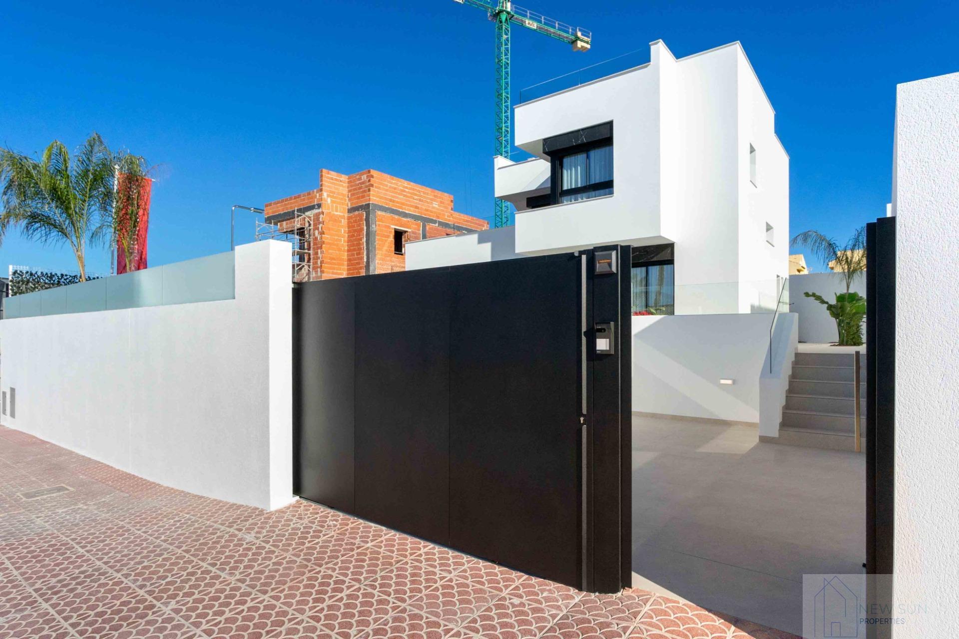 For sale of villa in Rojales