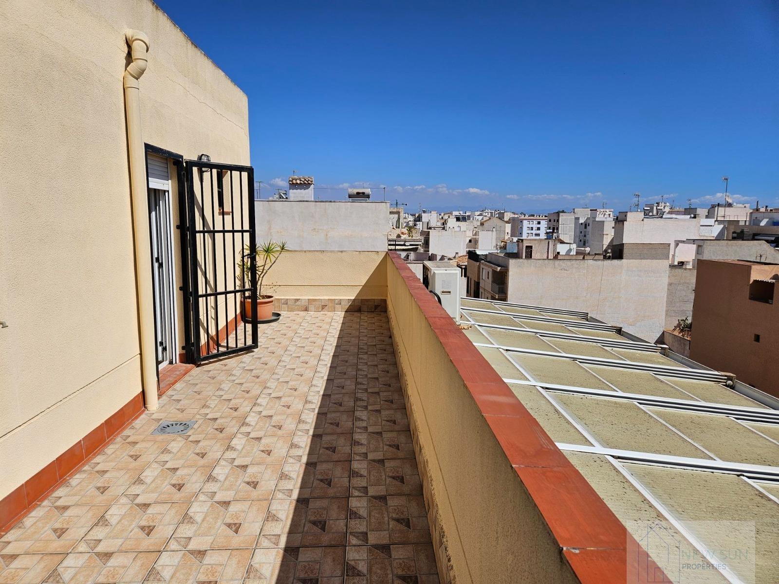 For sale of penthouse in Guardamar del Segura