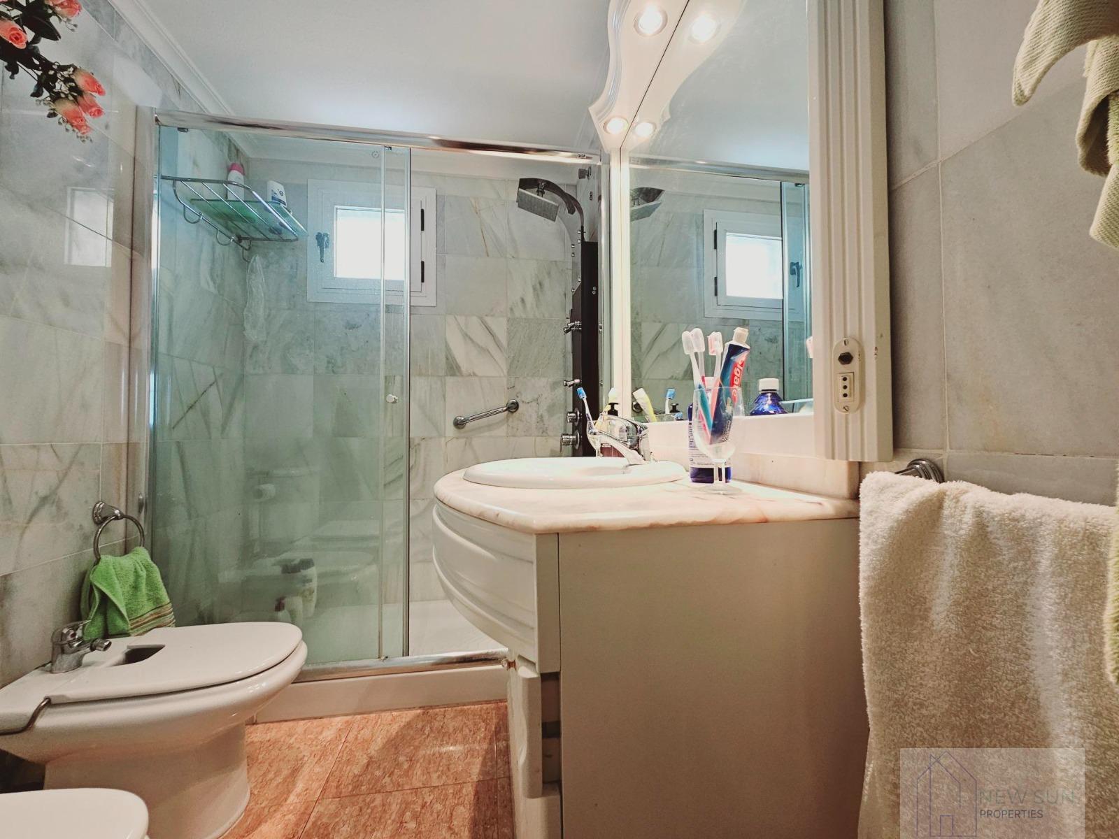 For sale of penthouse in Guardamar del Segura