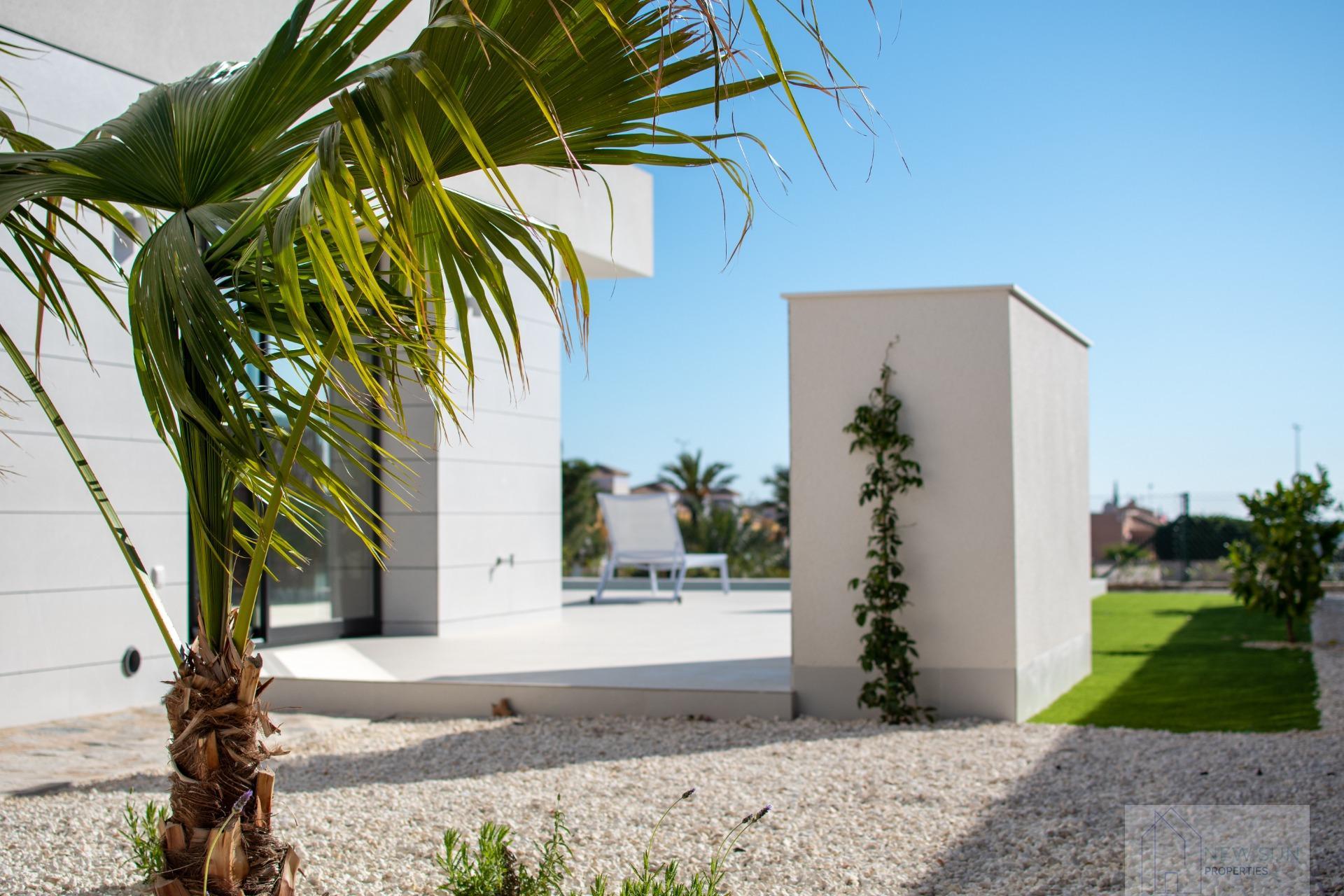 For sale of villa in Los Montesinos