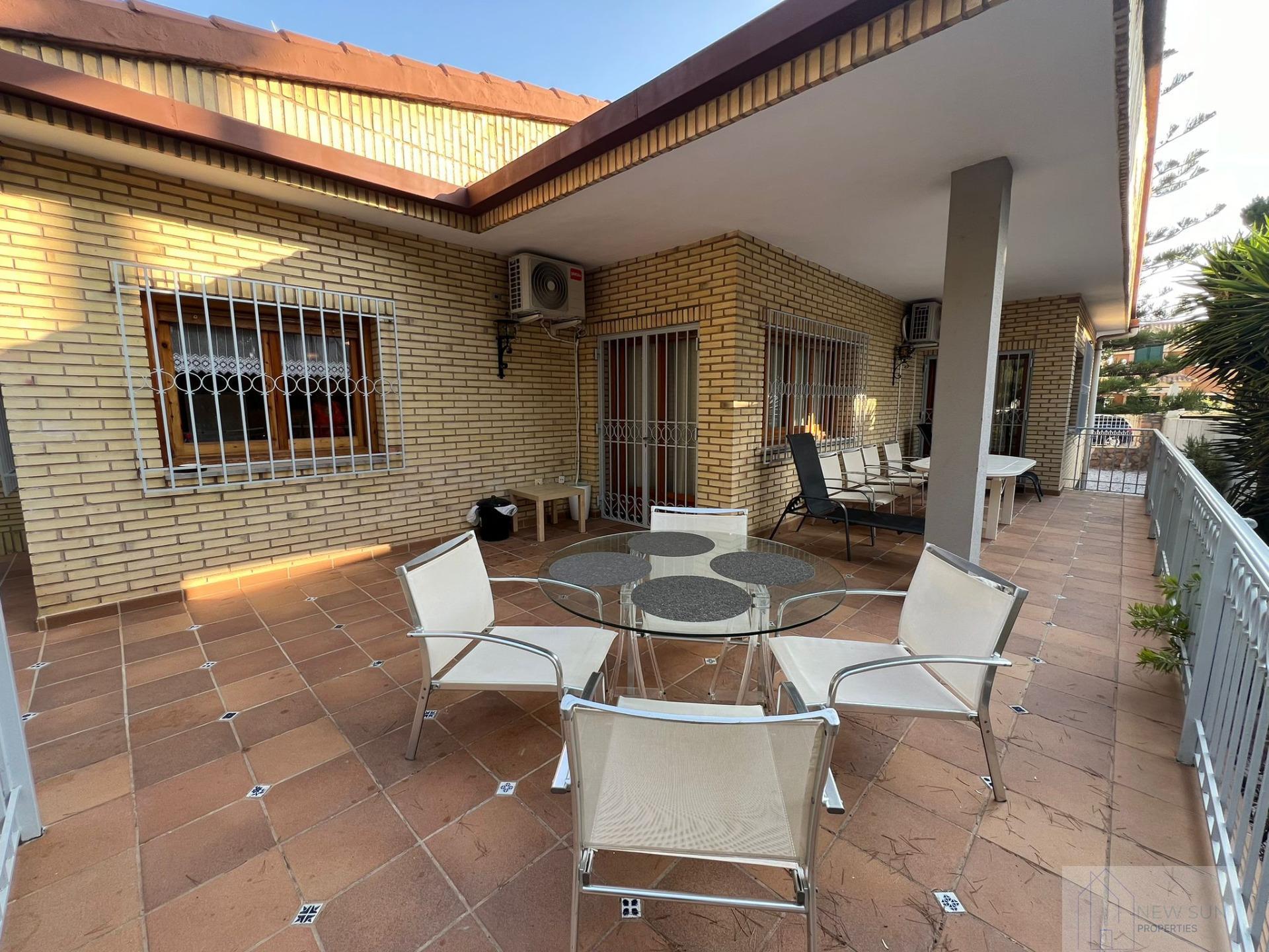 For sale of villa in Orihuela Costa