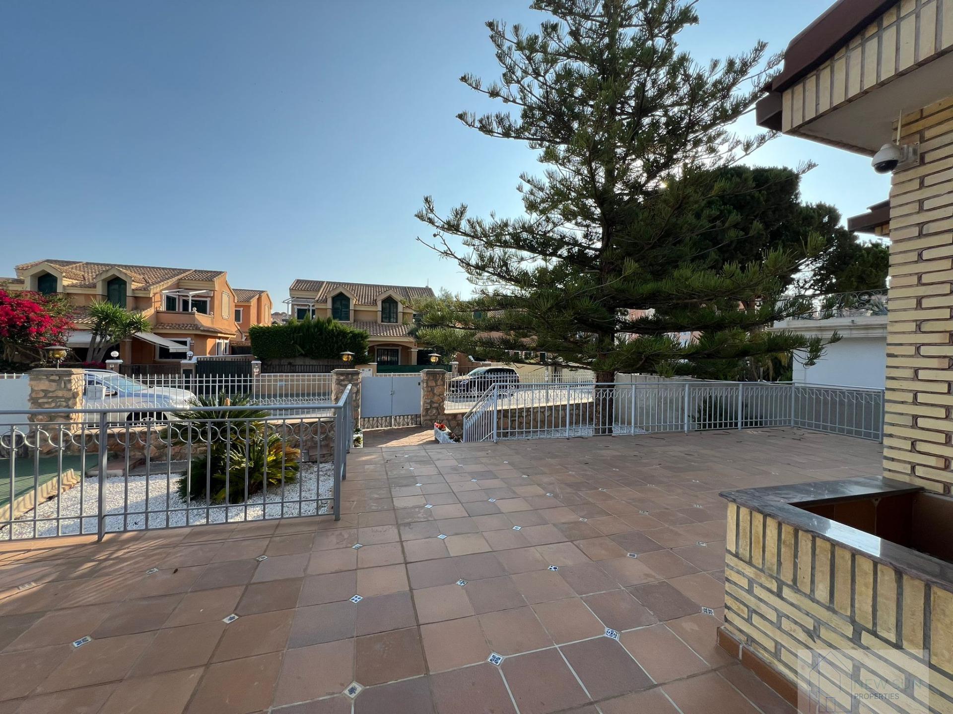 For sale of villa in Orihuela Costa