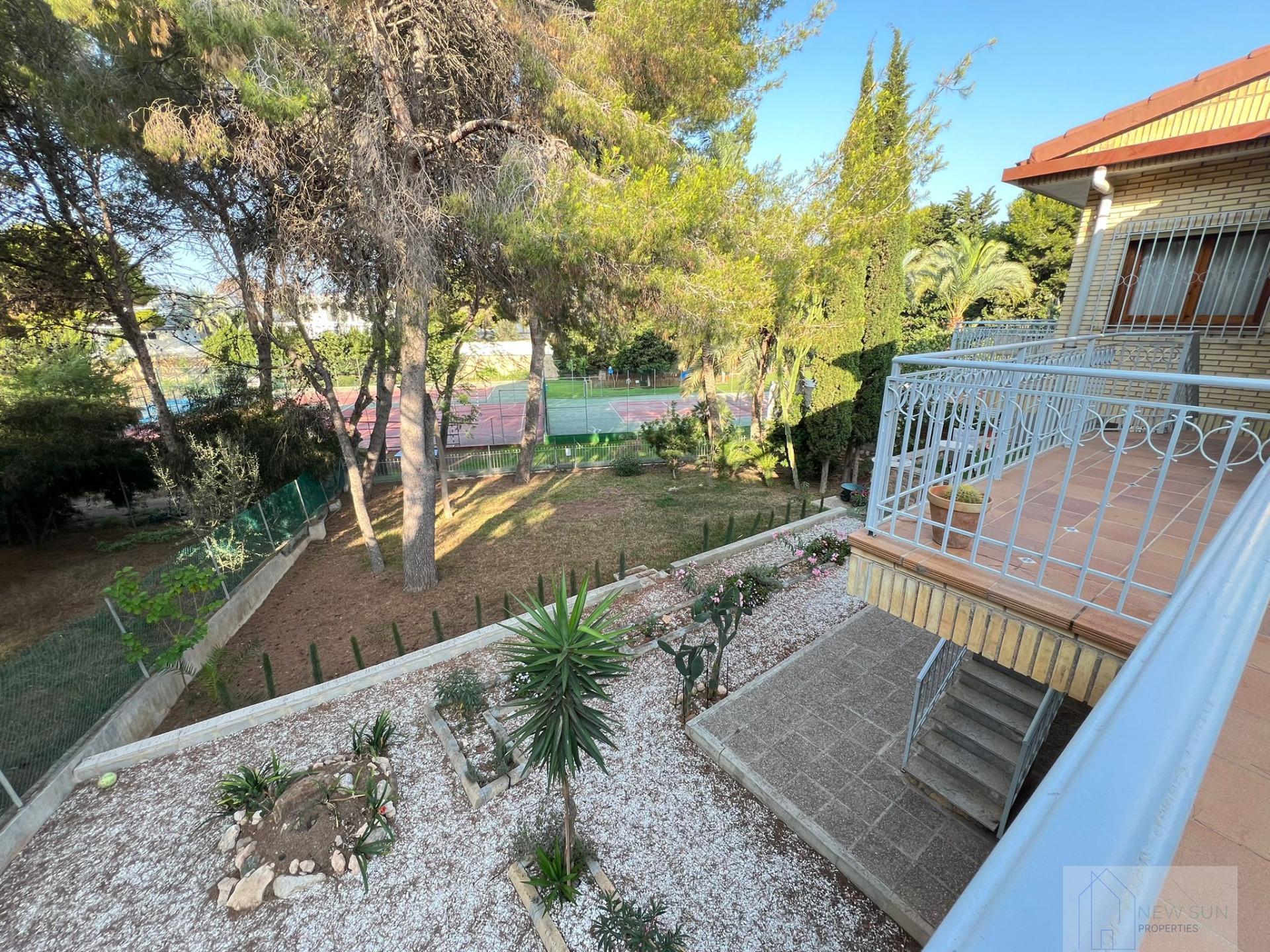 For sale of villa in Orihuela Costa