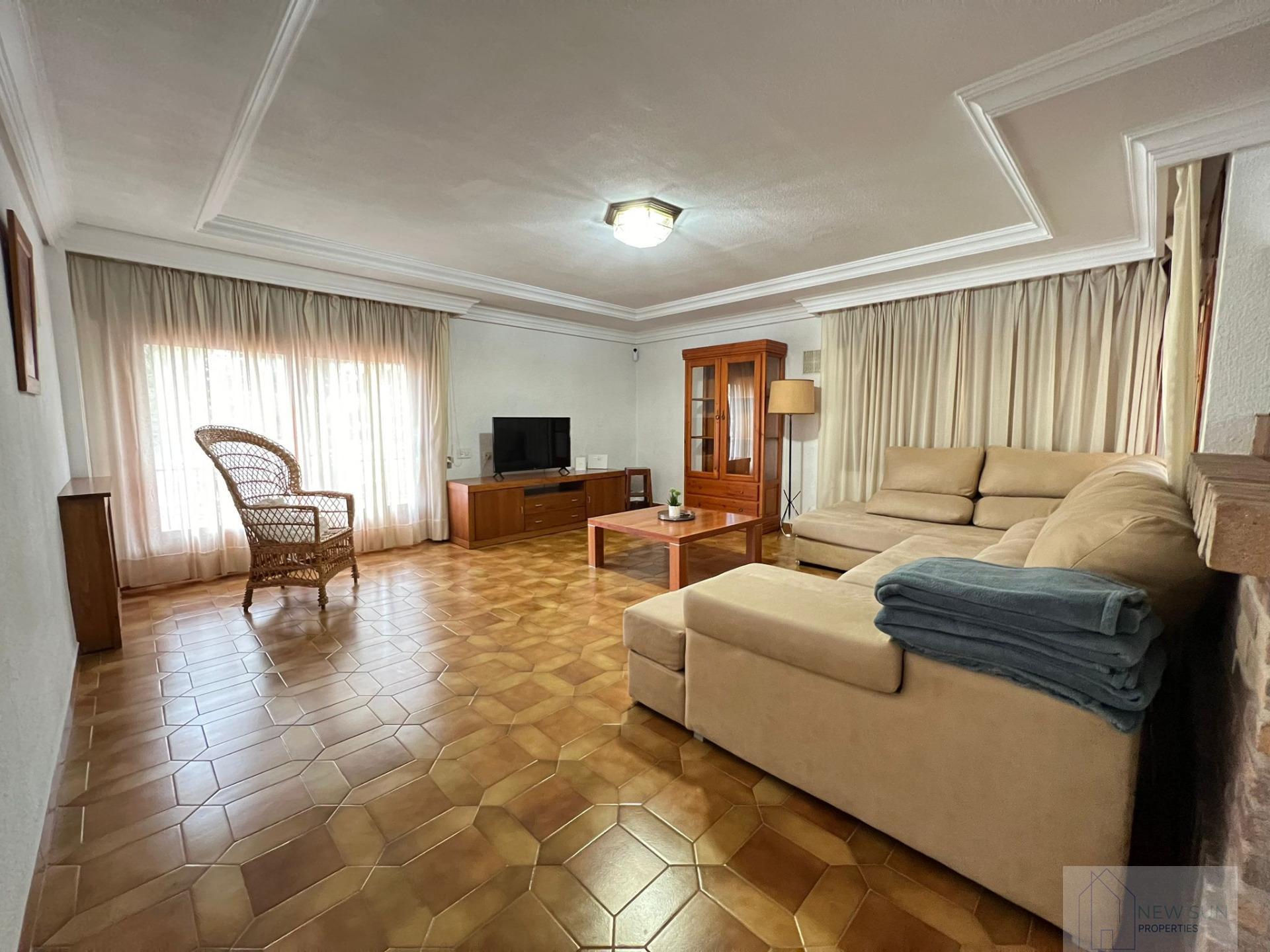 For sale of villa in Orihuela Costa