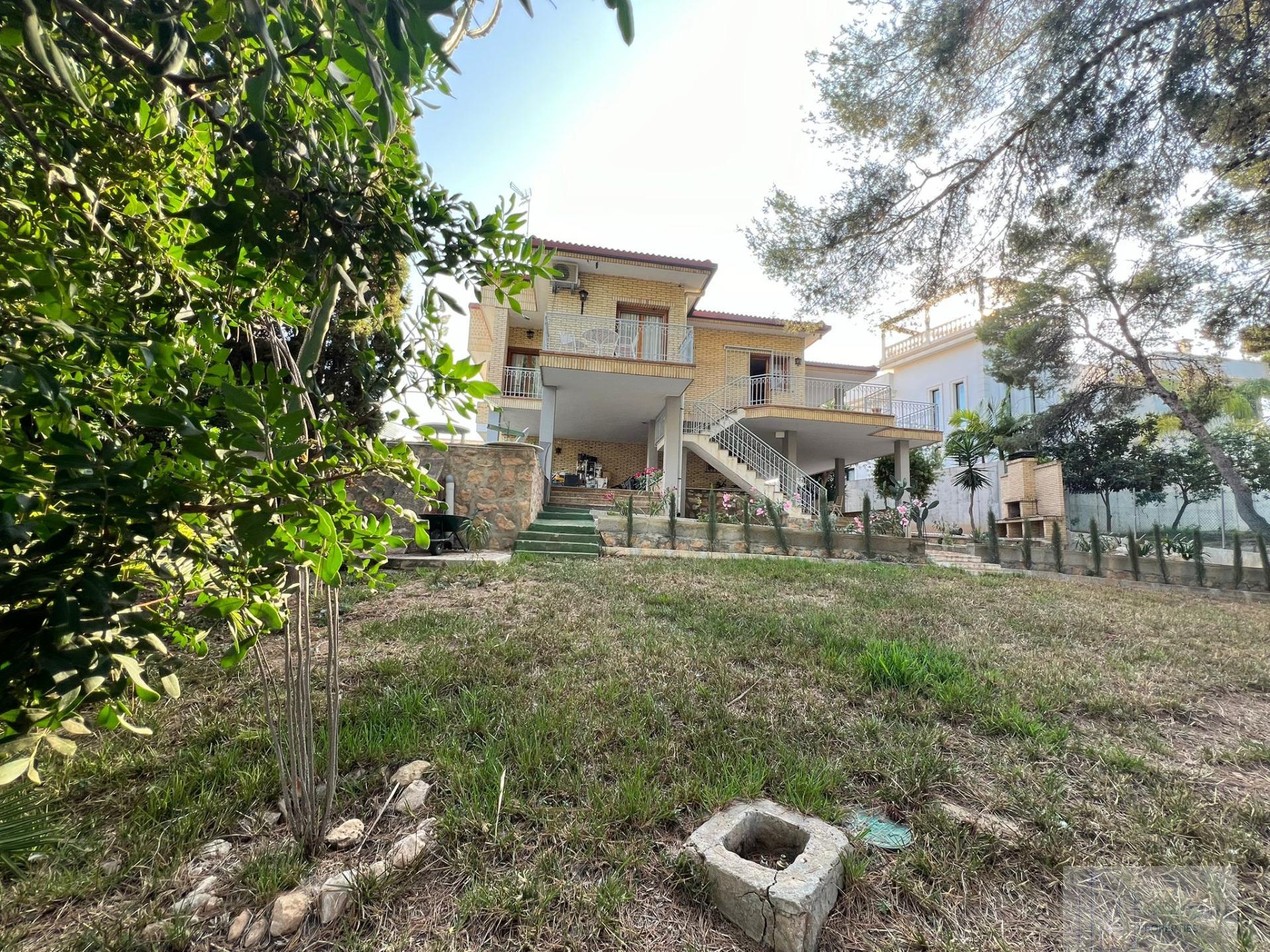 For sale of villa in Orihuela Costa