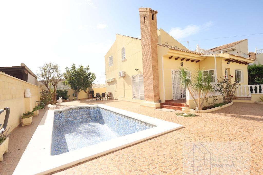 For sale of chalet in Orihuela Costa