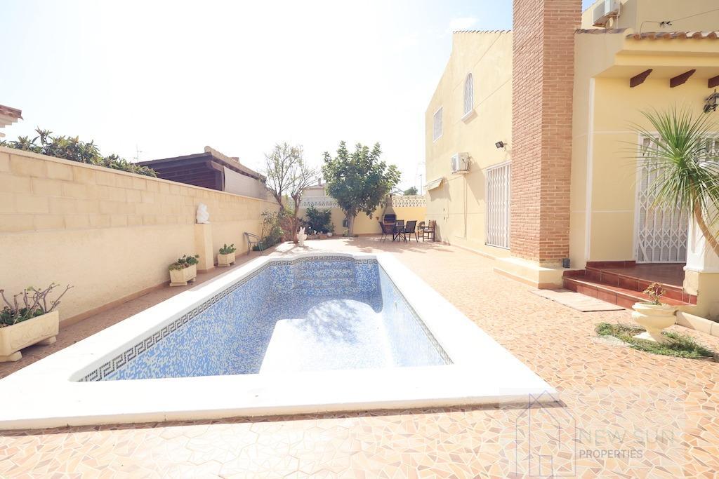 For sale of chalet in Orihuela Costa