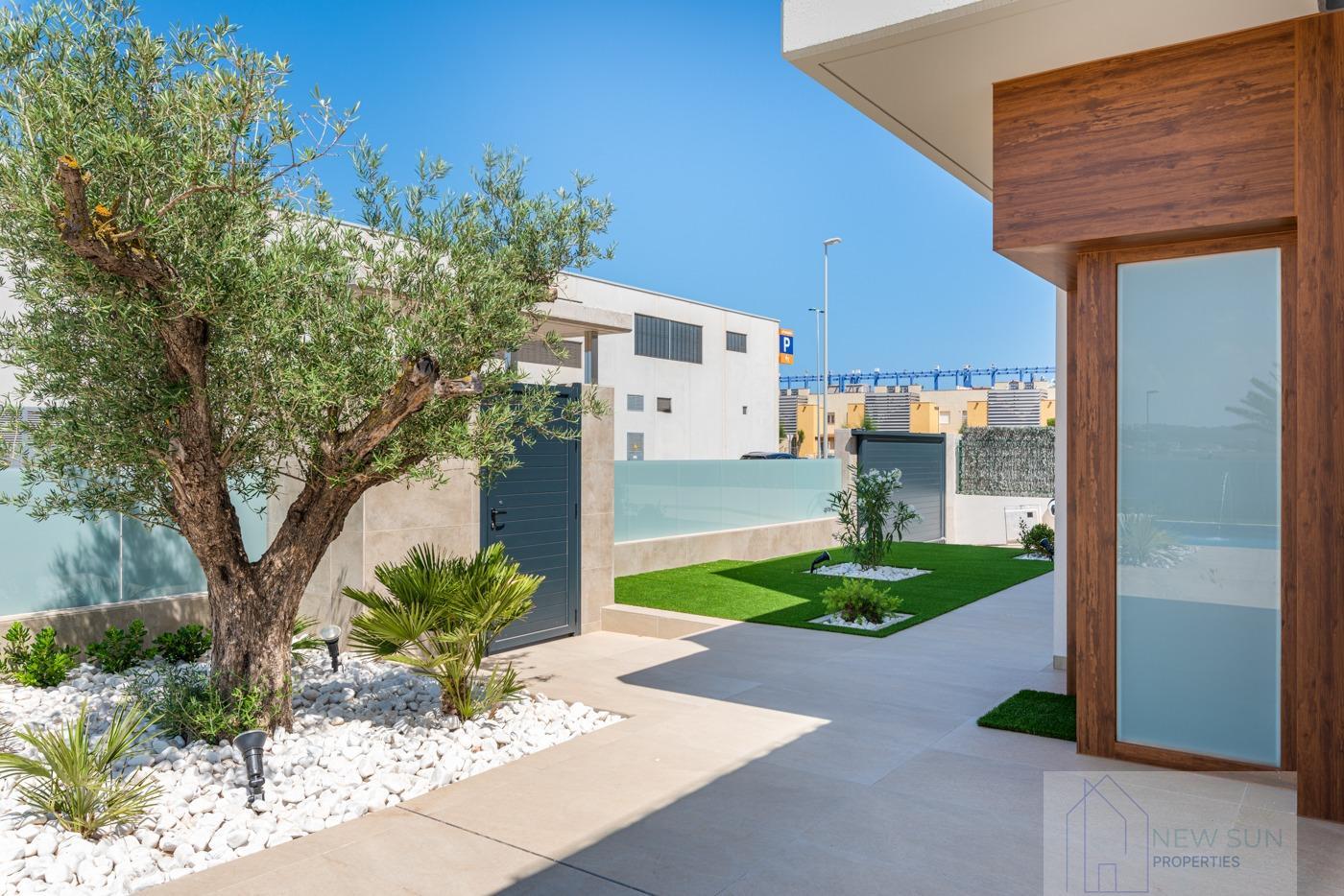 For sale of villa in Orihuela Costa