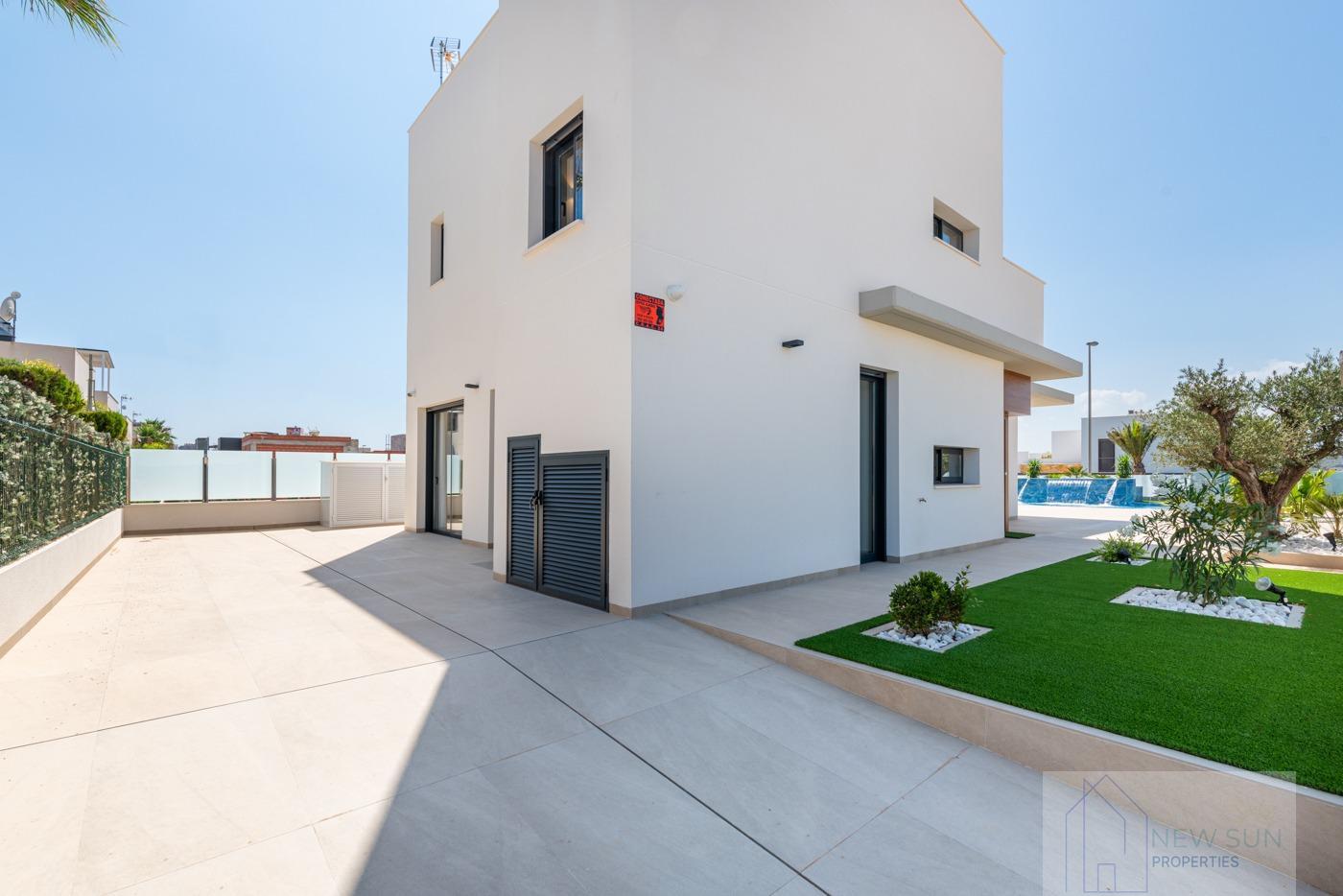 For sale of villa in Orihuela Costa