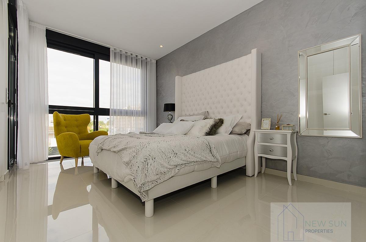 Venta de villa en Orihuela Costa