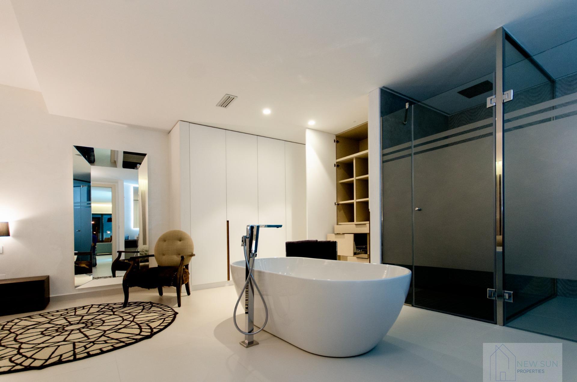 For sale of villa in Orihuela Costa