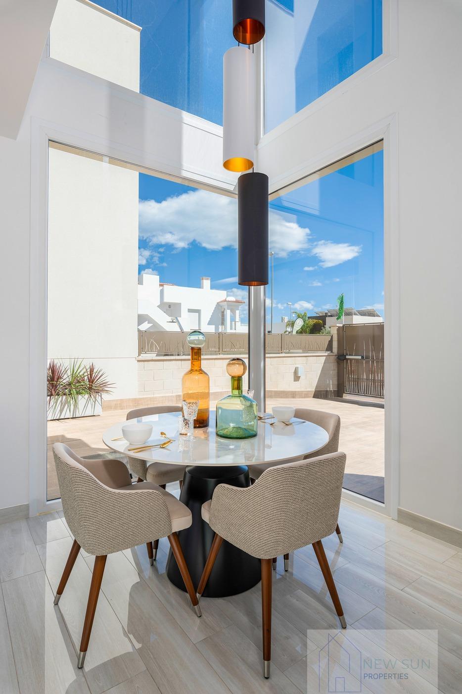 Venta de villa en Los Montesinos