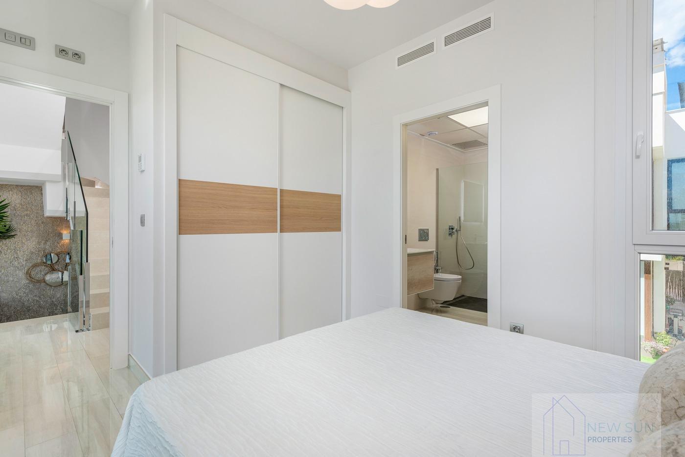 Venta de villa en Los Montesinos
