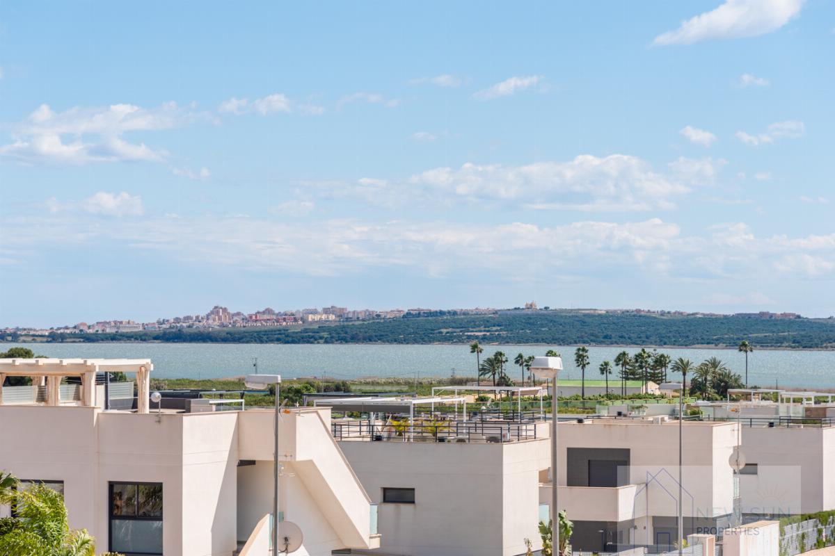 Venta de villa en Los Montesinos