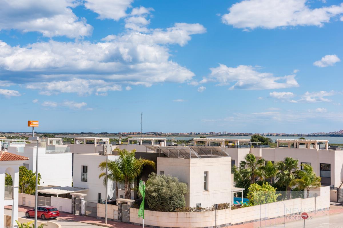 Venta de villa en Los Montesinos