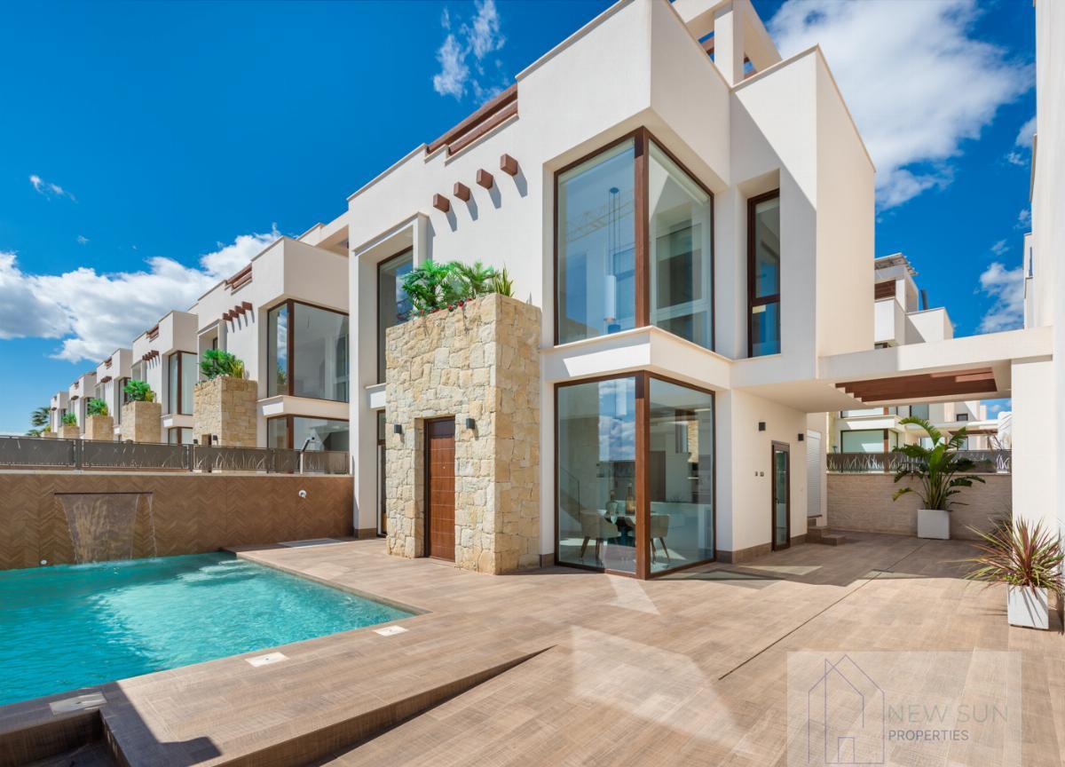 For sale of villa in Los Montesinos