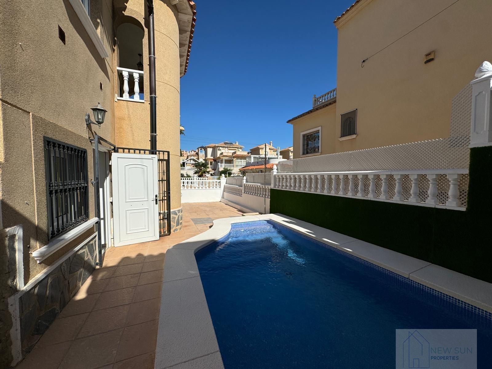 Venta de villa en Orihuela Costa