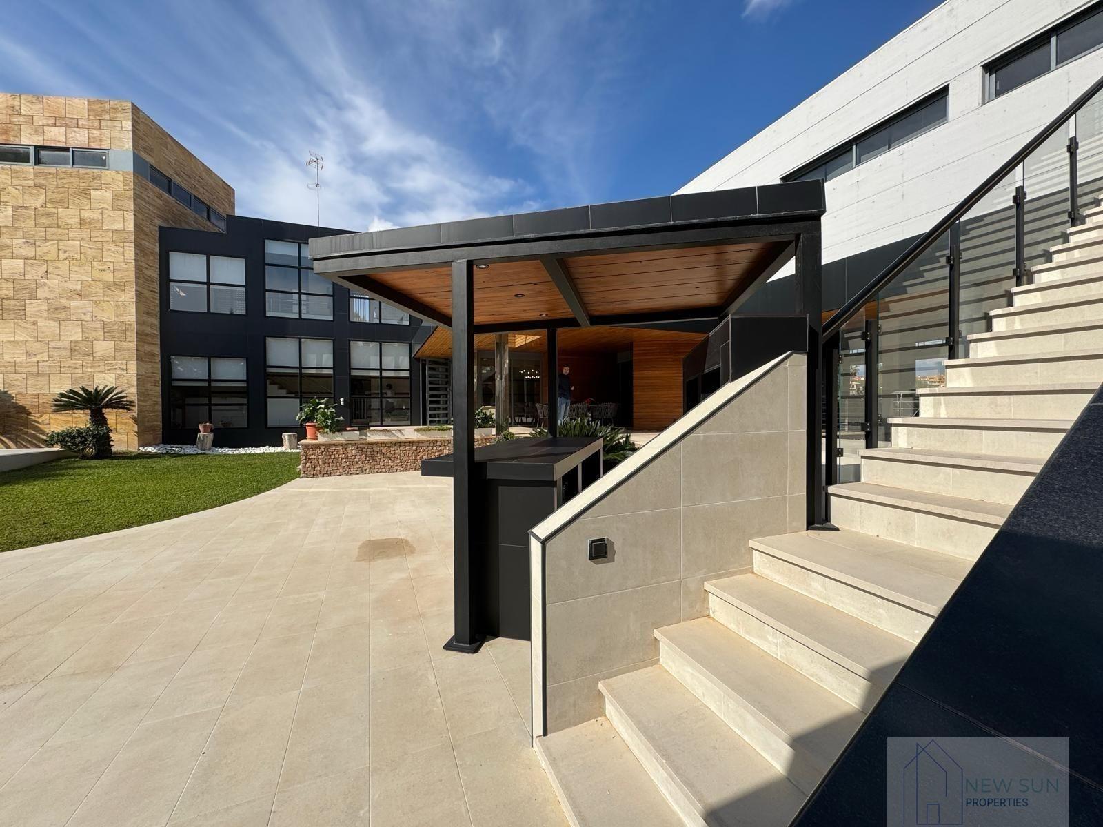 For sale of villa in Orihuela Costa