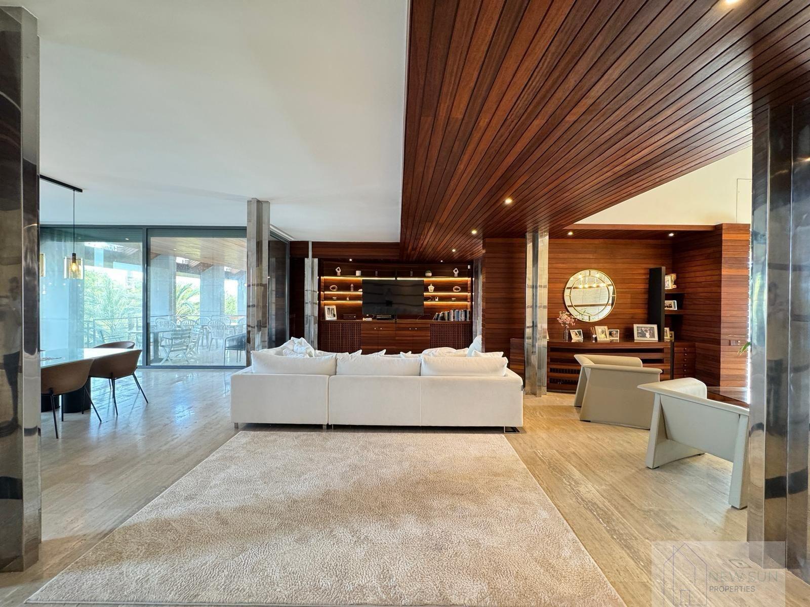 For sale of villa in Orihuela Costa