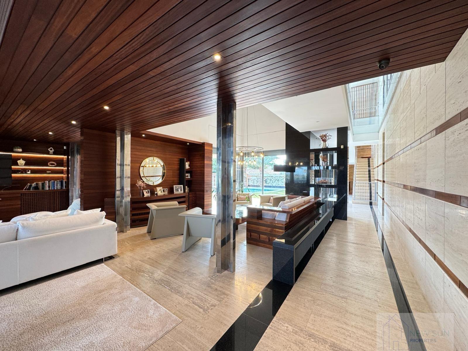 For sale of villa in Orihuela Costa