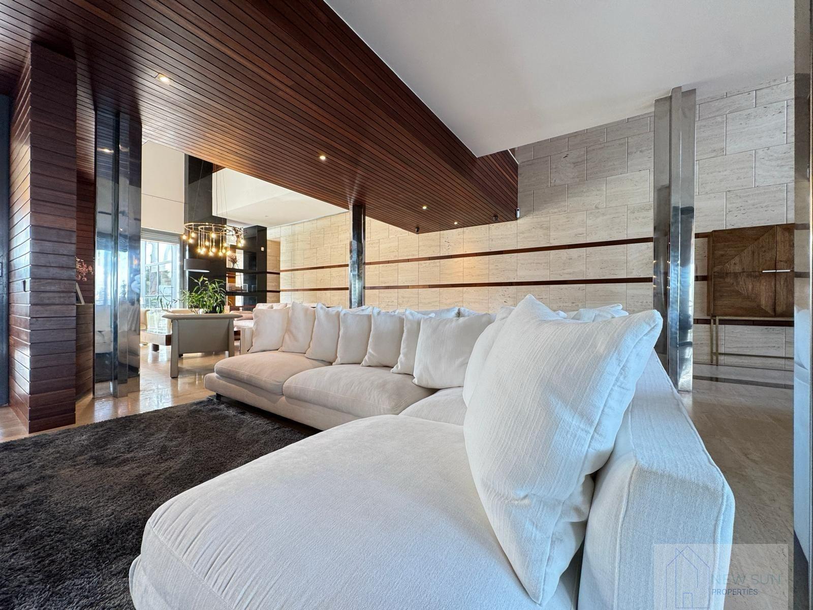 For sale of villa in Orihuela Costa