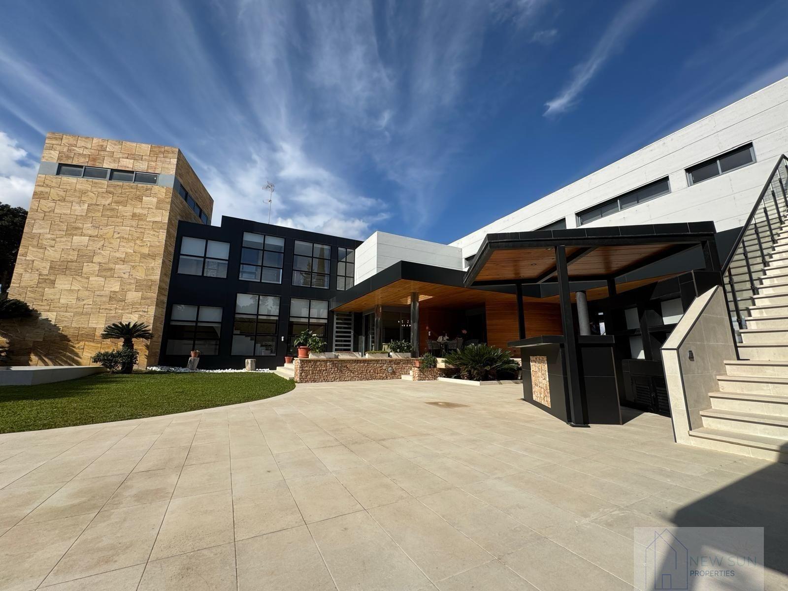 For sale of villa in Orihuela Costa