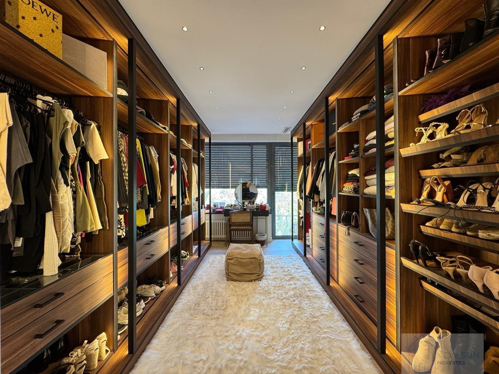 For sale of villa in Orihuela Costa