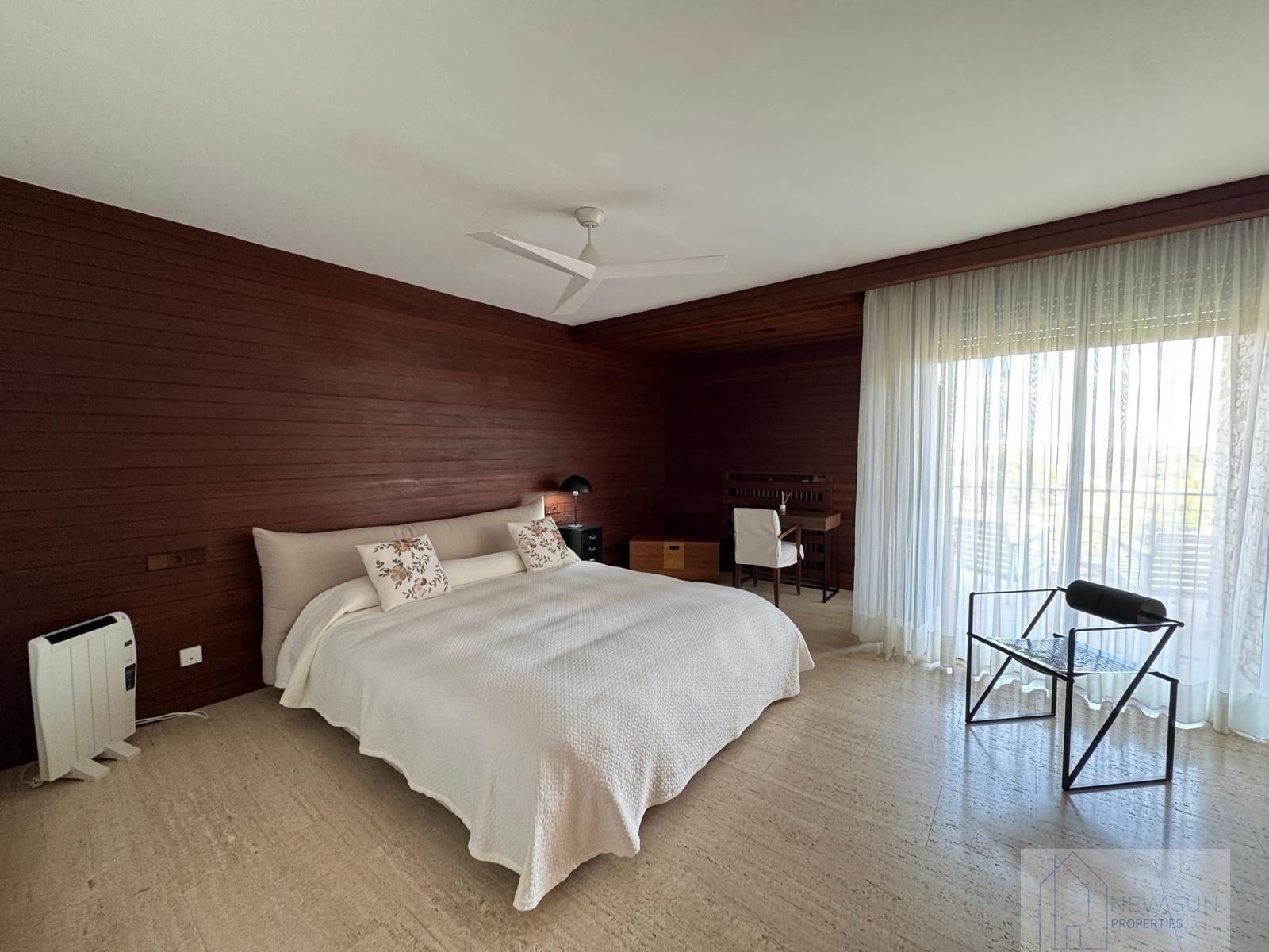 For sale of villa in Orihuela Costa