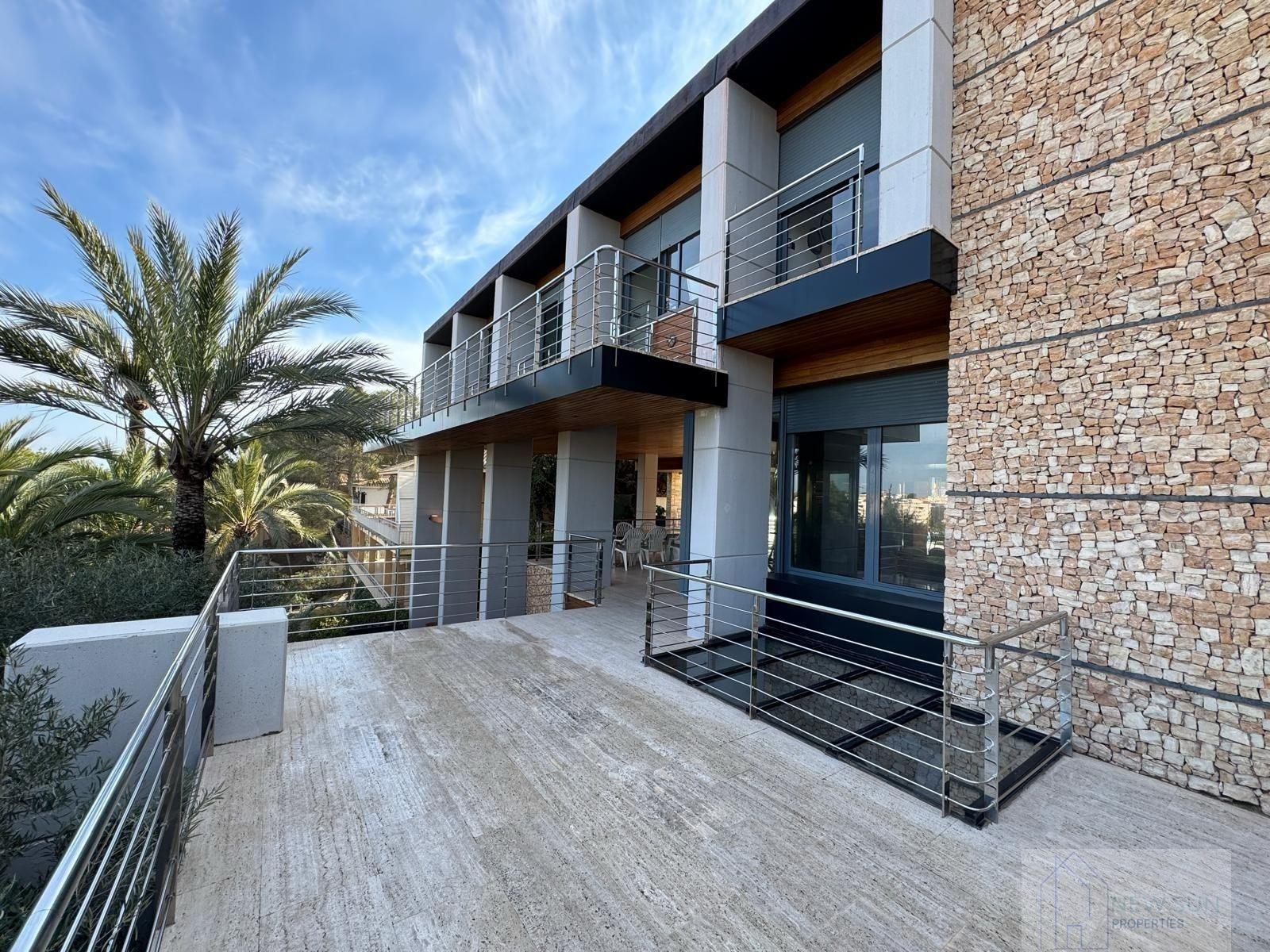 For sale of villa in Orihuela Costa