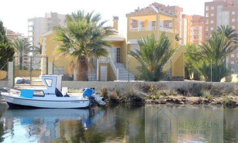 For sale of villa in La Manga del Mar Menor